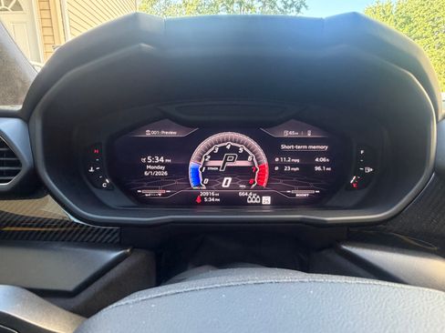 Used 2021 Lamborghini Urus AWD/4WD image 12