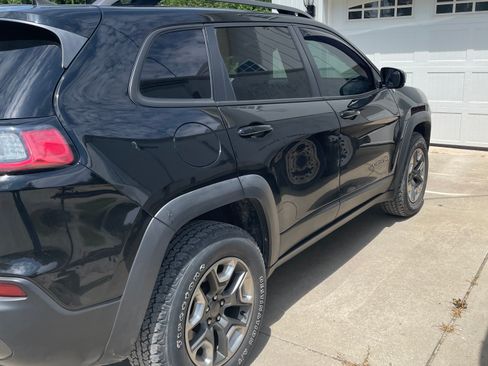 Used 2019 Jeep Cherokee Trailhawk AWD/4WD image 11