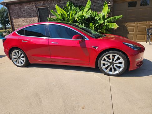 Used 2020 Tesla Model 3 image 1