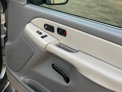 Used 2001 Chevrolet Suburban LT w/ LT Preferred Equipment Group image 11