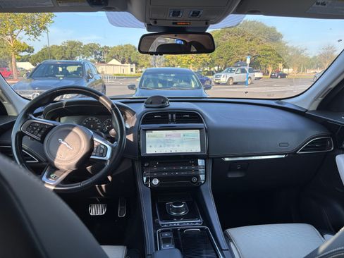 Used 2018 Jaguar F-PACE R-Sport AWD/4WD image 16