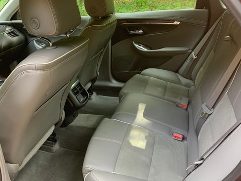 Used 2015 Chevrolet Impala LT image 12