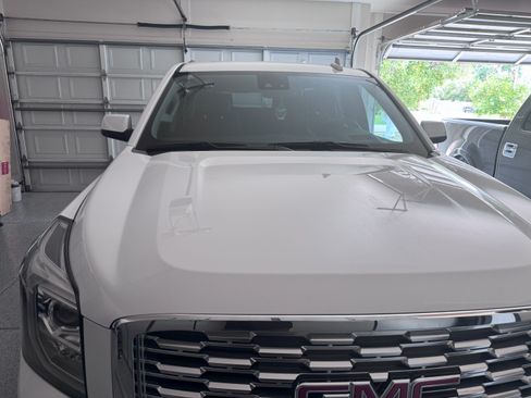 Used 2020 GMC Yukon Denali RWD image 2