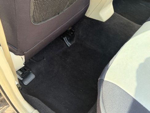 Used 2010 Subaru Outback 2.5i Premium image 14