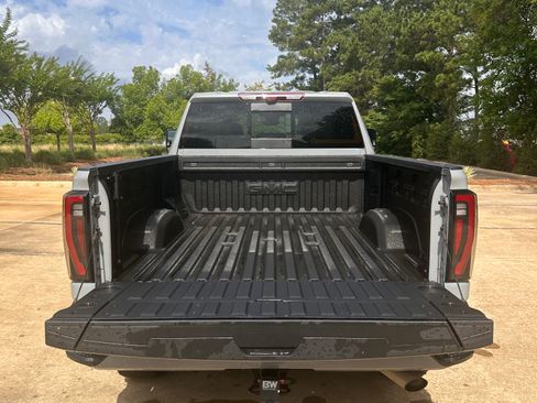 Used 2025 GMC Sierra 2500 AT4 w/ AT4 Premium Plus Package AWD/4WD image 11