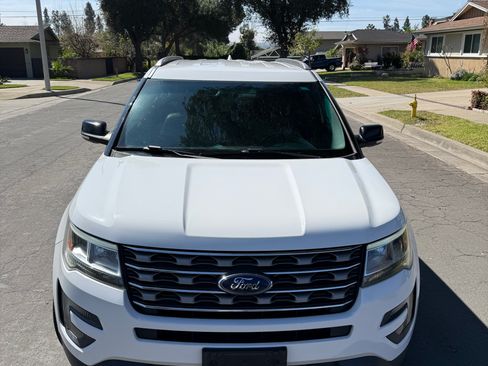 Used 2016 Ford Explorer XLT image 4