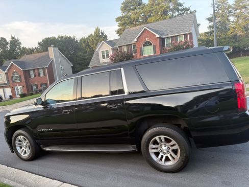 Used 2020 Chevrolet Suburban LT AWD/4WD image 11