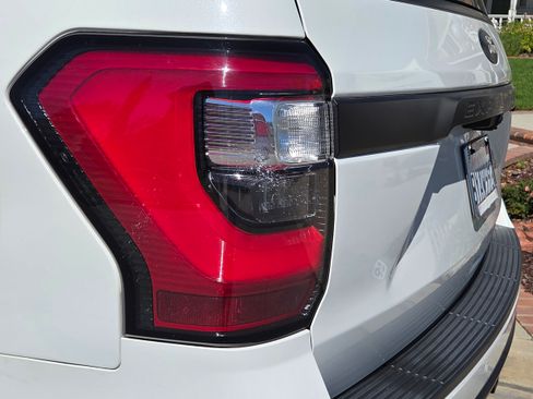 Used 2021 Ford Expedition Limited image 27