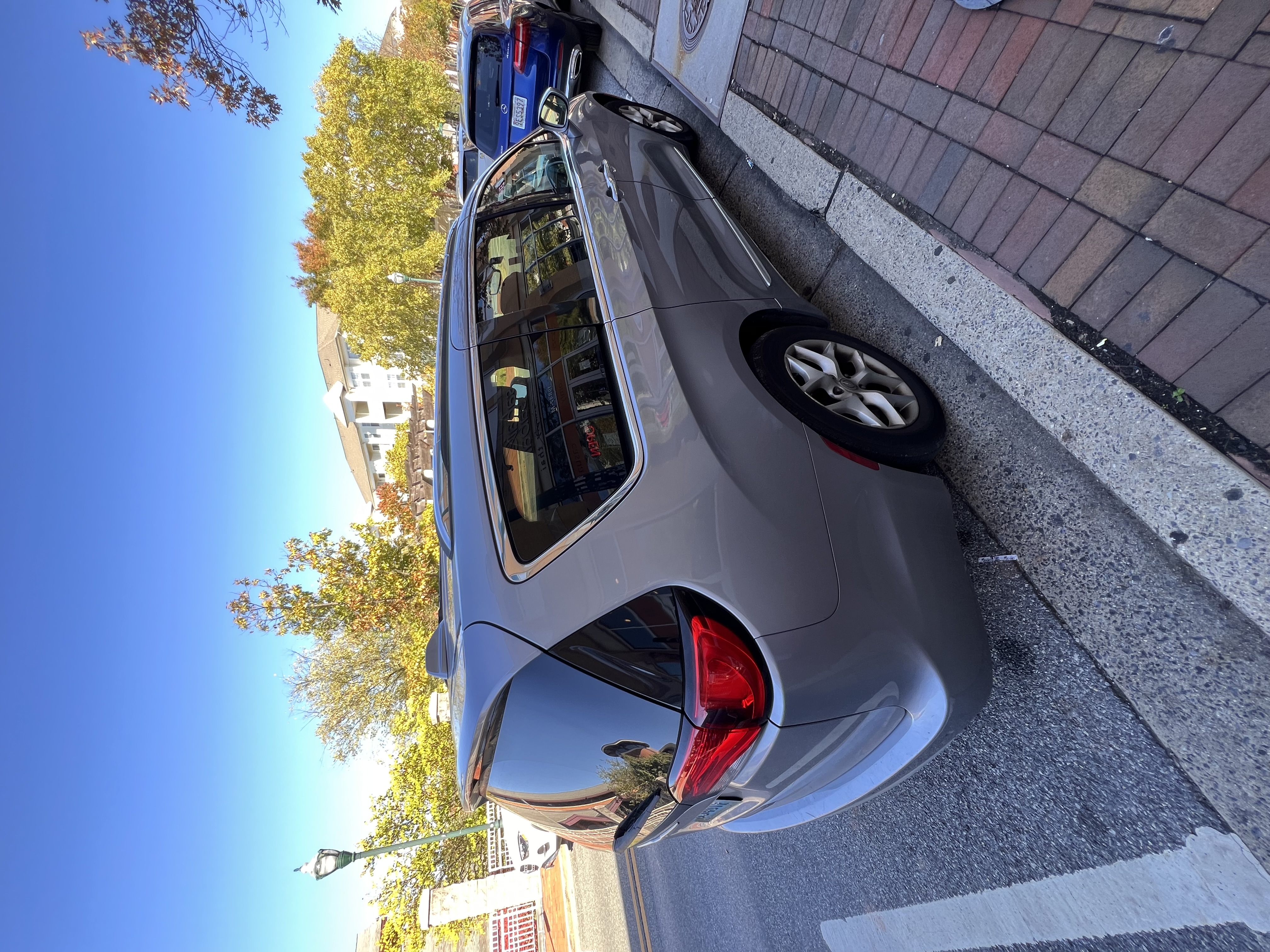 Used 2018 Chrysler Pacifica Touring-L w/ Tire & Wheel Group FWD image 1