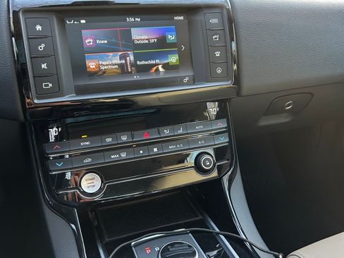 Used 2017 Jaguar XE Premium image 6