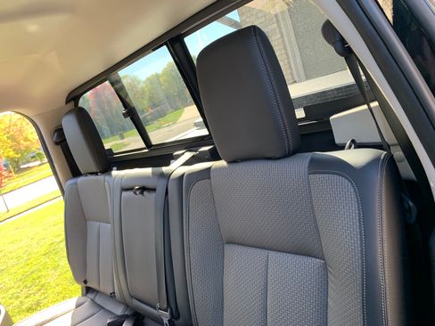 Used 2018 Nissan Titan S image 13