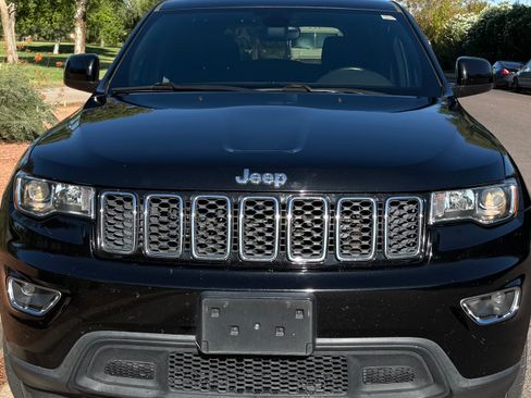 Used 2017 Jeep Grand Cherokee Laredo w/ Quick Order Package 2BE image 2