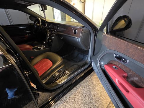 Used 2012 Bentley Mulsanne RWD image 22
