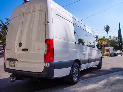 Used 2023 Mercedes-Benz Sprinter 2500 image 2