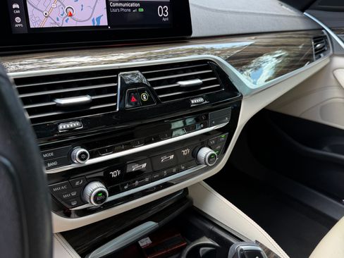 Used 2020 BMW 530i w/ Premium Package image 10