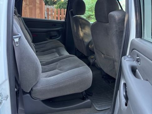 Used 2005 Chevrolet Silverado 2500 LS w/ Heavy-Duty Power Package image 9