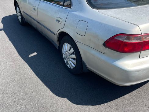 Used 1998 Honda Accord LX image 2