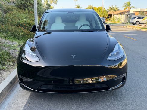 Used 2022 Tesla Model Y Performance AWD/4WD image 10