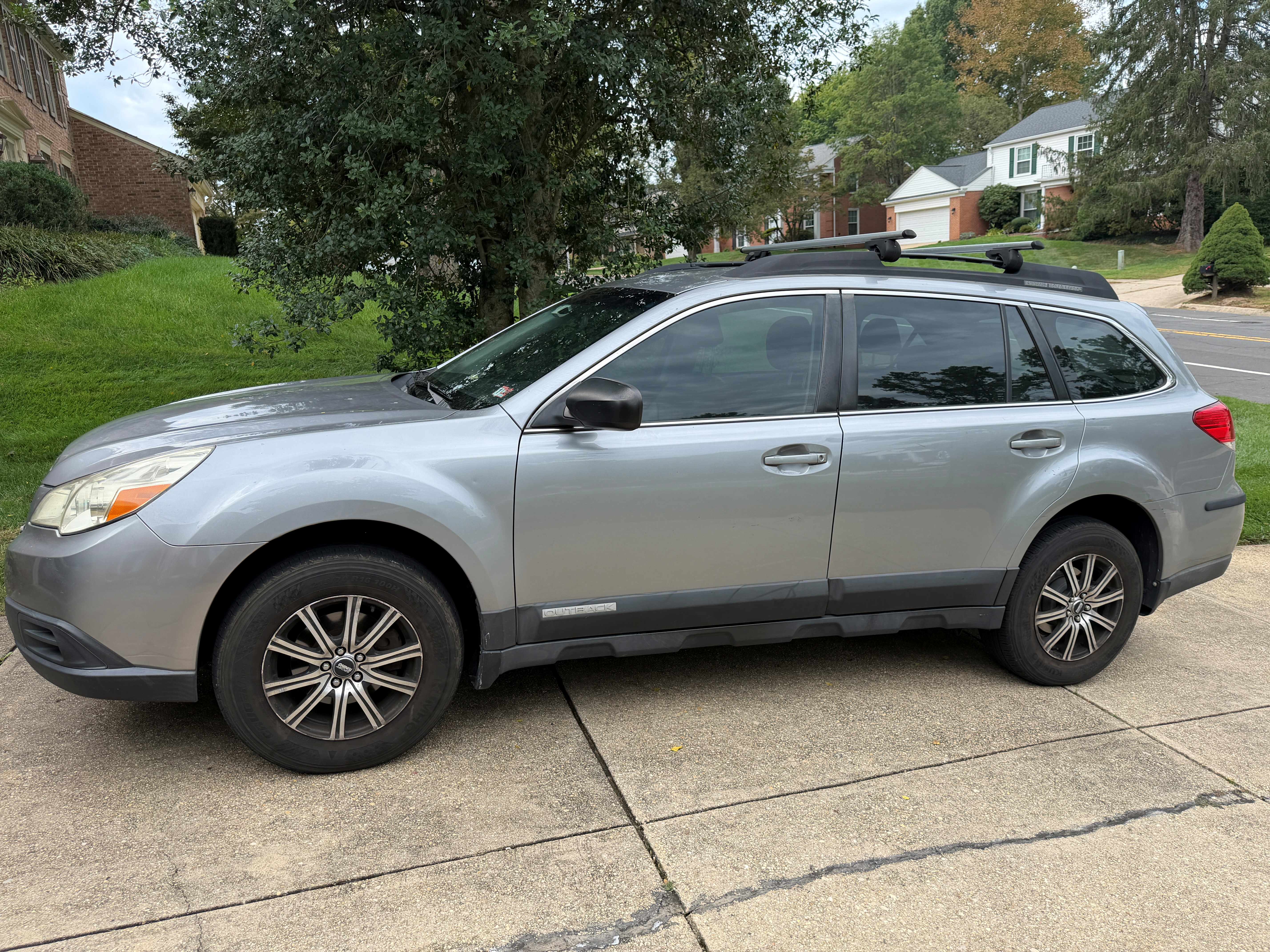 Used 2011 Subaru Outback 2.5i AWD/4WD image 1