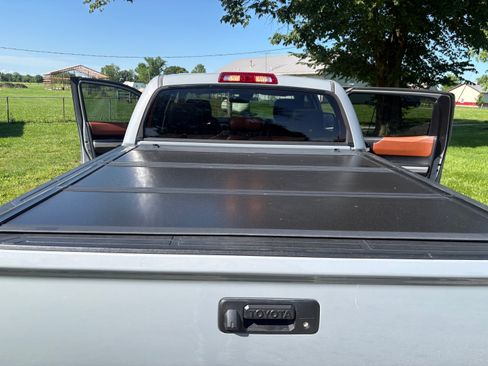 Used 2018 Toyota Tundra SR5 w/ TRD Off Road Package AWD/4WD image 11