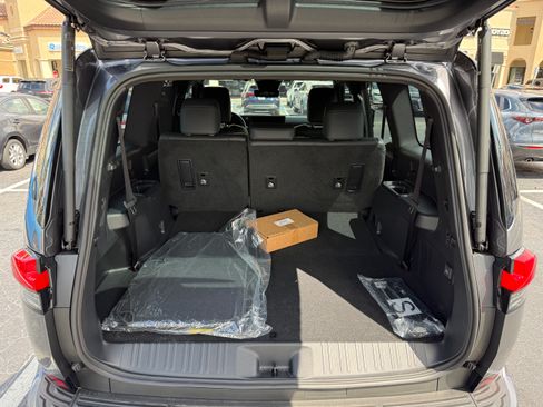 Used 2026 Lexus GX 550 w/ Cold Area Package AWD/4WD image 11
