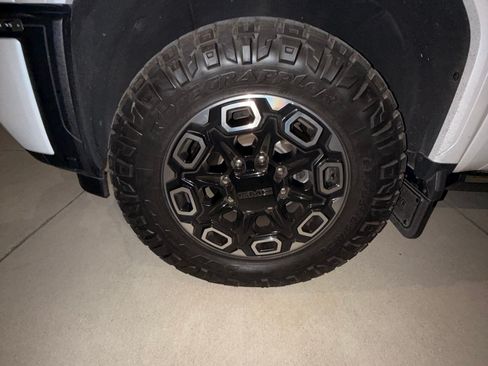 Used 2025 GMC Sierra 3500 Denali Ultimate image 8