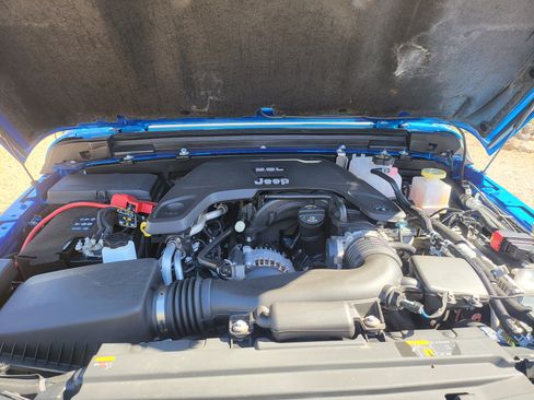 Used 2021 Jeep Gladiator Sport image 15