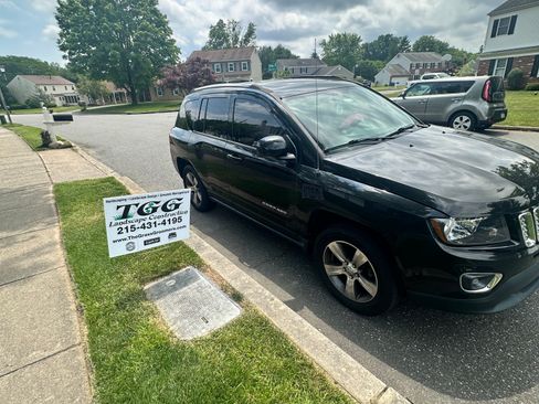 Used 2016 Jeep Compass High Altitude image 2