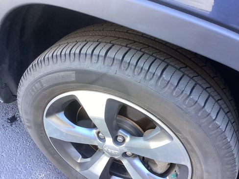 Used 2021 Jeep Cherokee Limited image 20