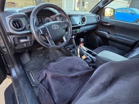 Used 2016 Toyota Tacoma TRD Sport w/ Towing Package image 14