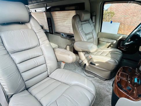 Used 2002 Chevrolet Express 1500 w/ LS Preferred Equipment Group image 24