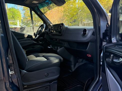 Used 2023 Mercedes-Benz Sprinter 3500 image 15