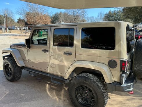 Used 2017 Jeep Wrangler Unlimited Rubicon image 11