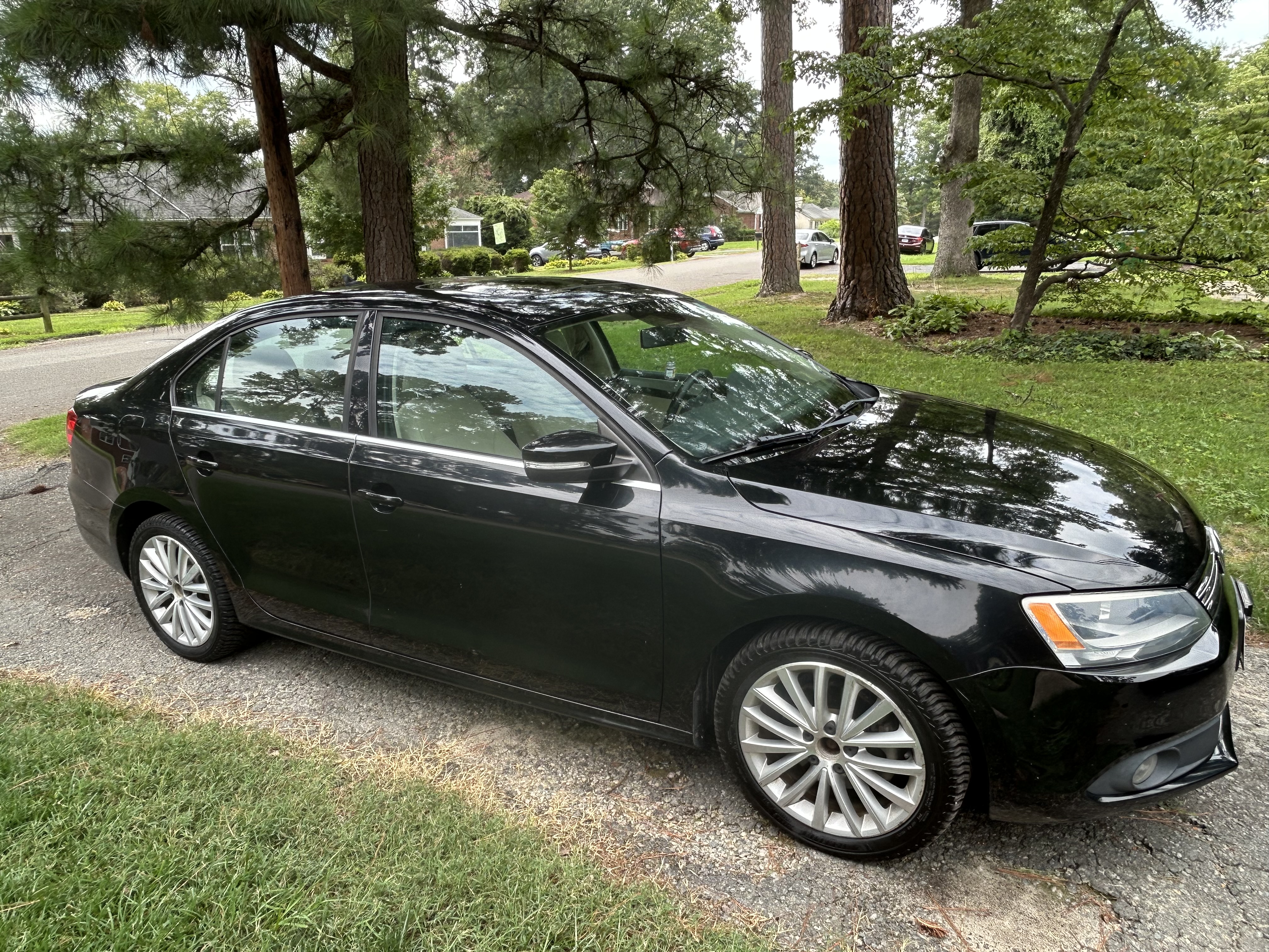 Used 2011 Volkswagen Jetta SEL FWD image 1