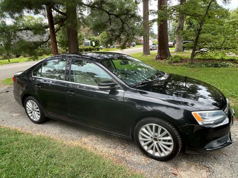 Used 2011 Volkswagen Jetta SEL FWD image 1