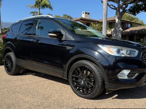 Used 2019 Ford Escape Titanium FWD image 1