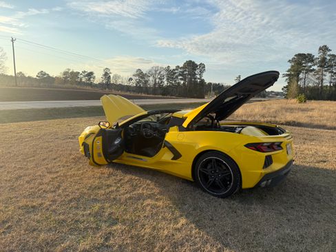 Used 2025 Chevrolet Corvette Stingray Coupe w/ 1LT image 15