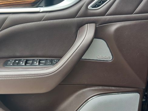 Used 2019 Maserati Levante GranLusso AWD/4WD image 11