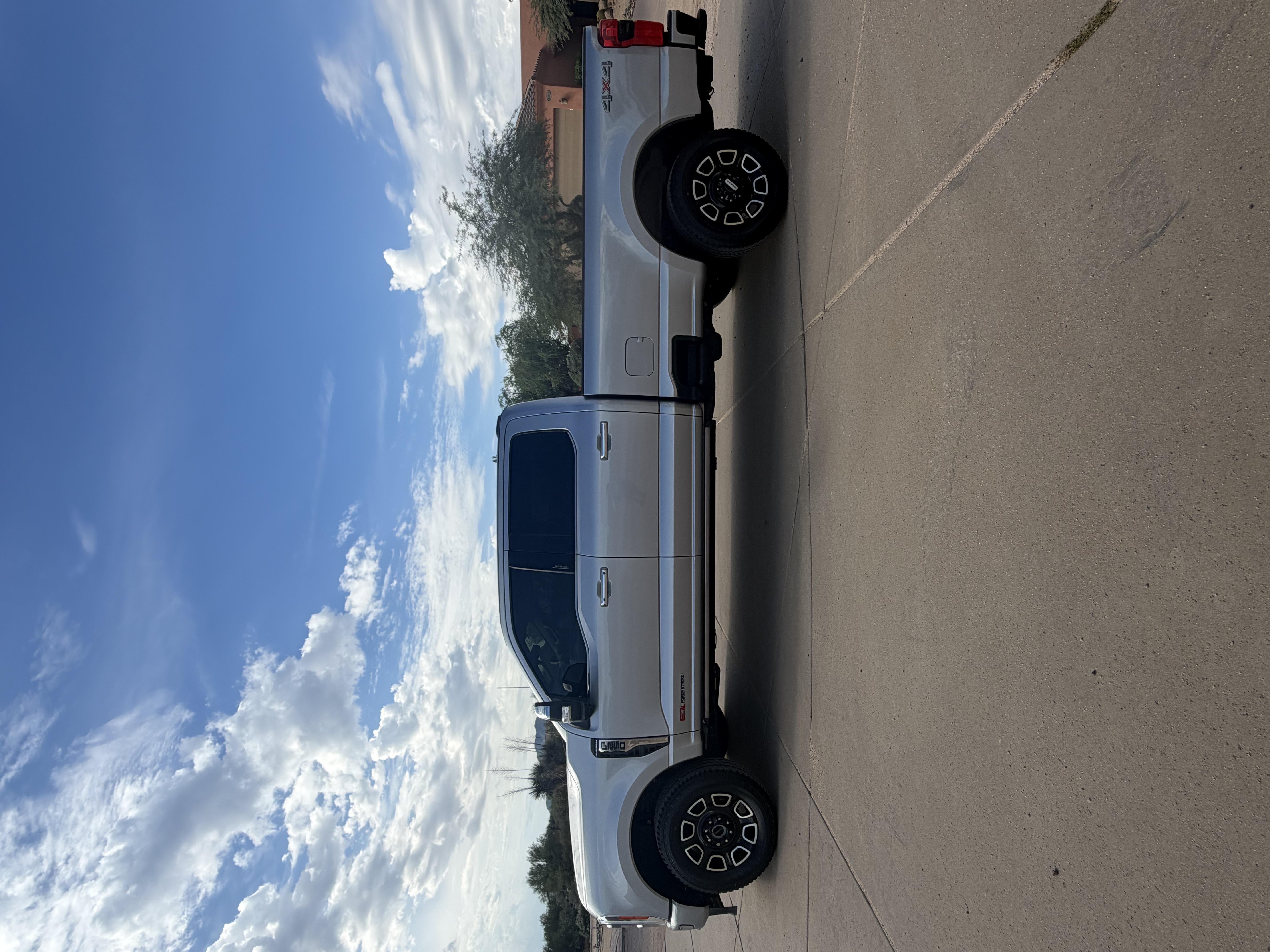 Used 2023 Ford F250 Platinum AWD/4WD image 2