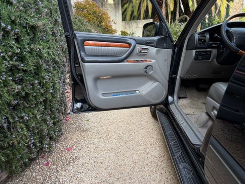 Used 2003 Lexus LX 470 4WD image 10