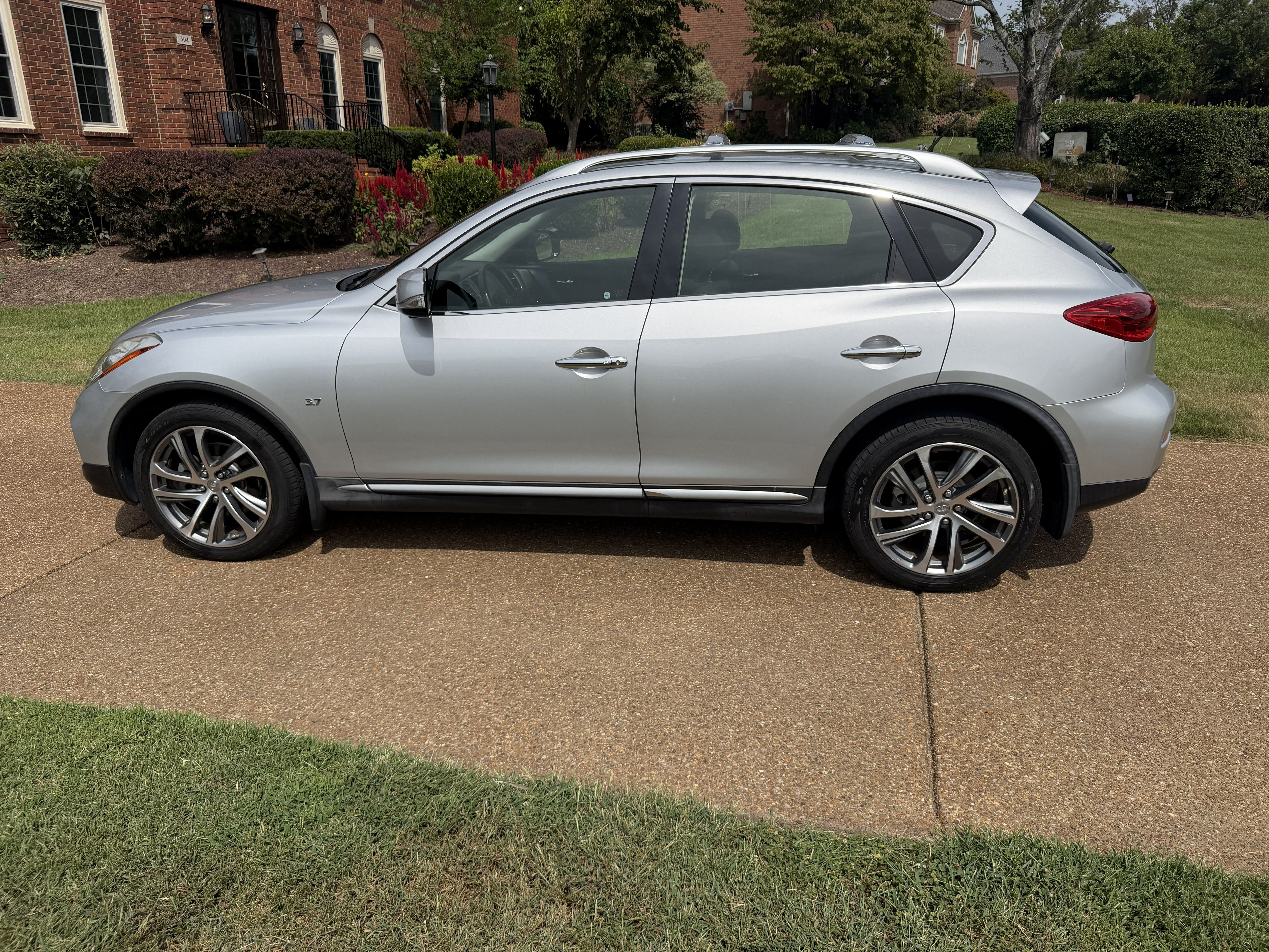 Used 2017 INFINITI QX50 AWD w/ Technology Package image 13