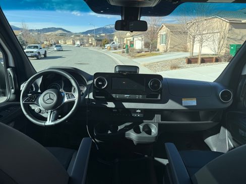 Used 2025 Mercedes-Benz Sprinter 2500 image 11