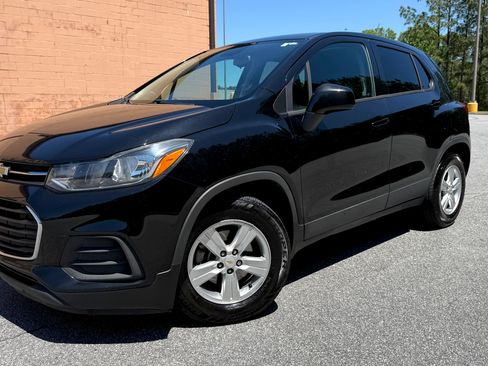 Used 2020 Chevrolet Trax LS w/ Tint and Cruise Package FWD image 1