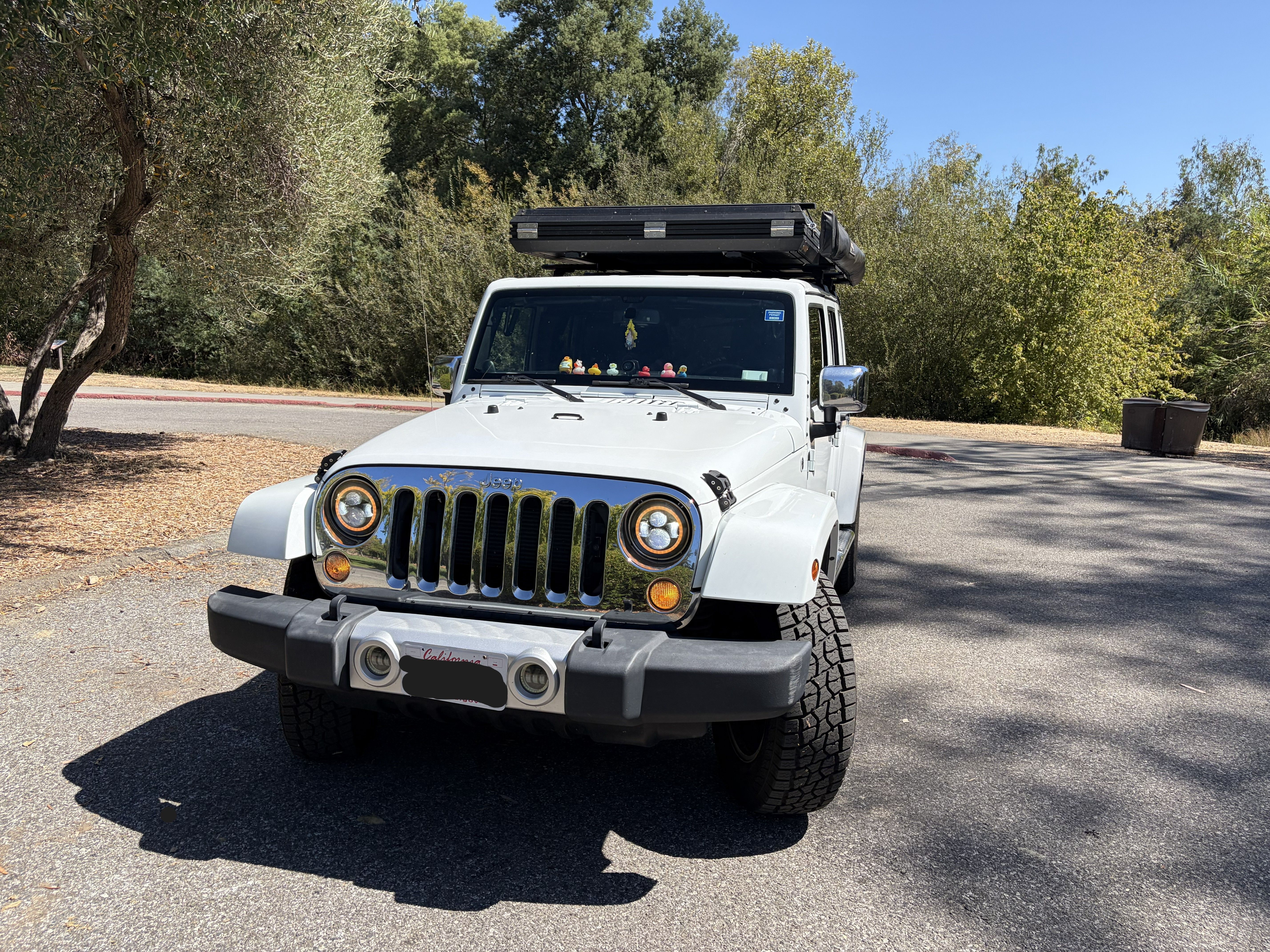 Used 2014 Jeep Wrangler Unlimited Sahara w/ Dual Top Group AWD/4WD image 6