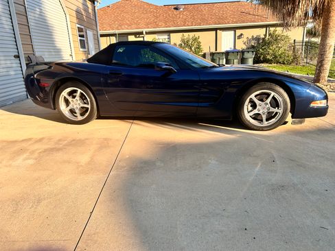 Used 2000 Chevrolet Corvette Convertible w/ Memory Pkg RWD image 4