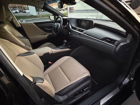 Used 2021 Lexus ES 300h w/ Premium Package image 11