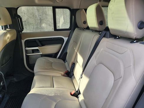 Used 2023 Land Rover Defender 130 S image 11