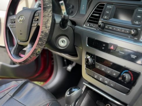 Used 2015 Hyundai Sonata SE image 9