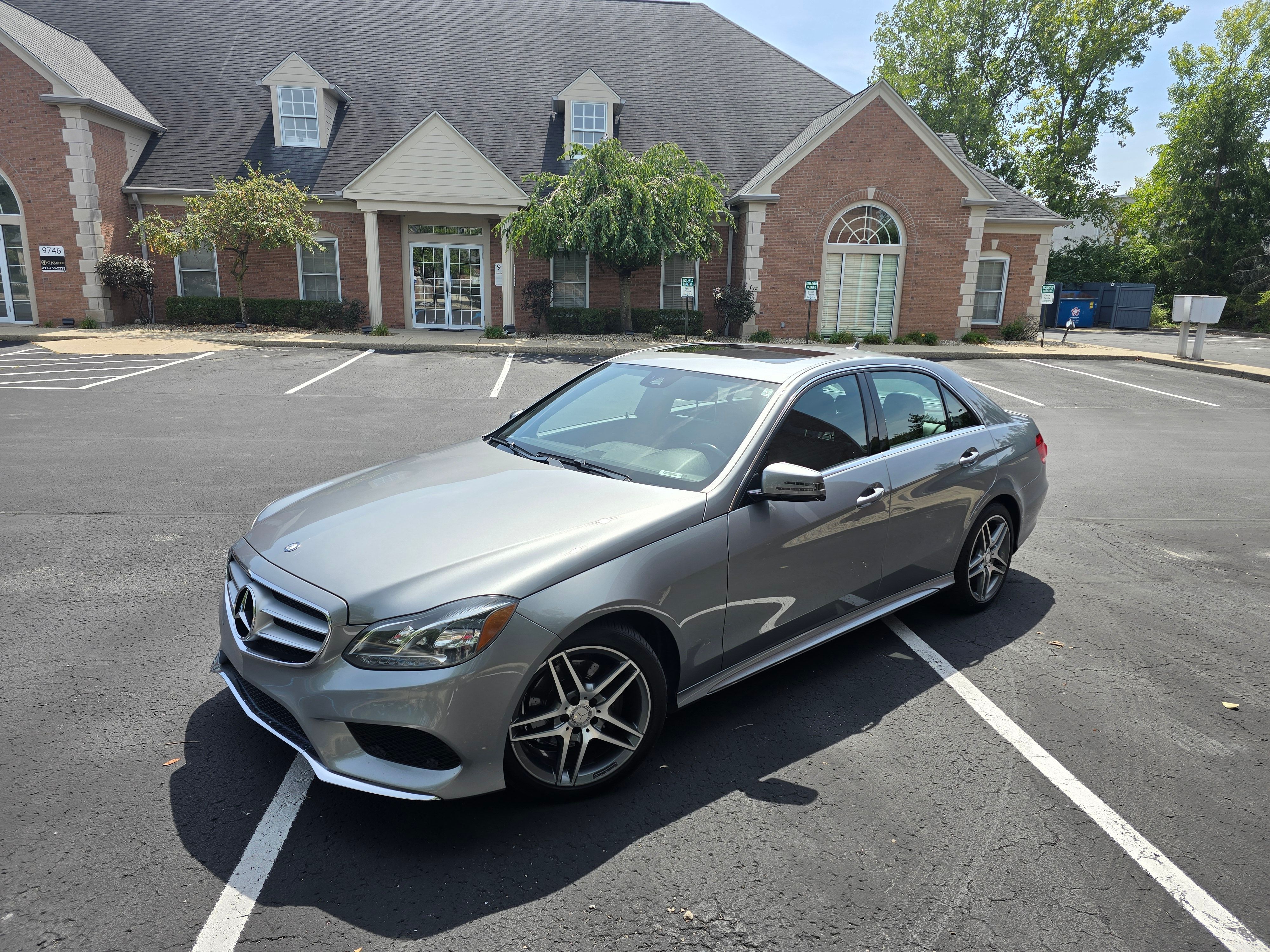 Used 2014 Mercedes-Benz E 350 4MATIC Sedan image 2