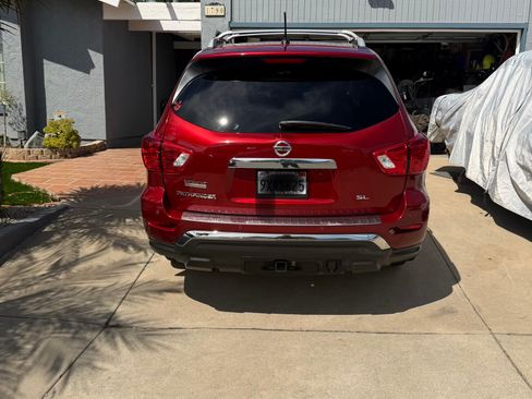 Used 2018 Nissan Pathfinder SL w/ SL Premium Package image 2